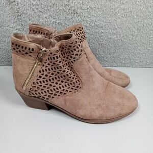 Forever Womens Tan Faux Suede Laser Cut Ankle Booties Block Heel Size 7.5